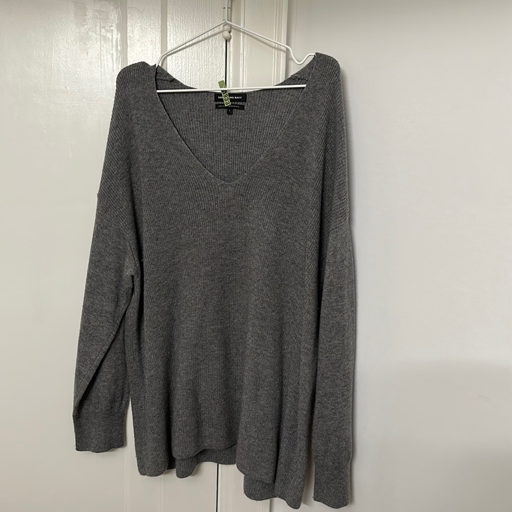 Something Navy size L v-neck sweater
